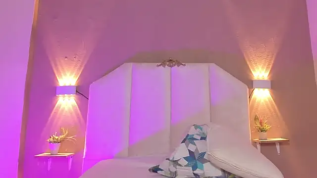 Snapshot of Juliette__3 chatting on February 12, 1:50 pm Juliette 3 online show from February 12, 1:50 pm