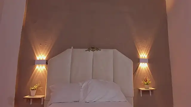 Snapshot of Juliette__3 chatting on March 25, 2:12 pm Juliette 3 online show from March 25, 2:12 pm