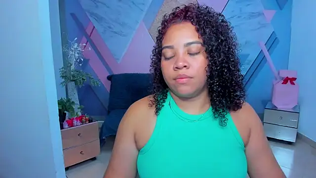 AngelaCoffee online show from January 19, 3:39 am