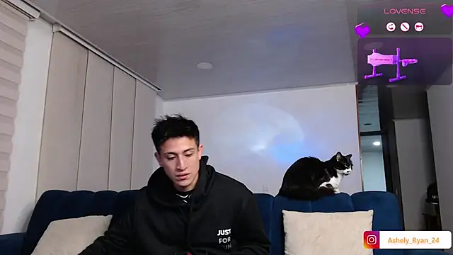 ashely ryan24 online show from September 9, 12:10 am