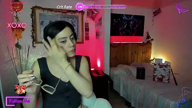 Snapshot of LauGrayJ chatting on December 10, 12:06 am LauGrayJ online show from December 10, 12:06 am