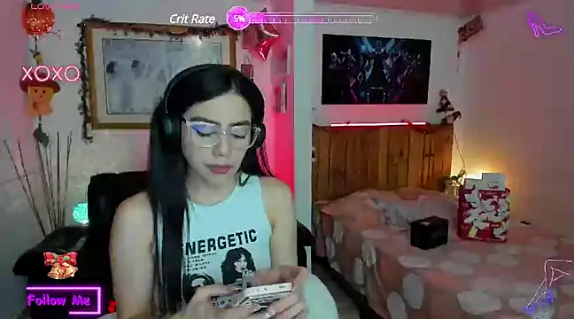 Snapshot of LauGrayJ chatting on January 3, 12:43 am LauGrayJ online show from January 3, 12:43 am