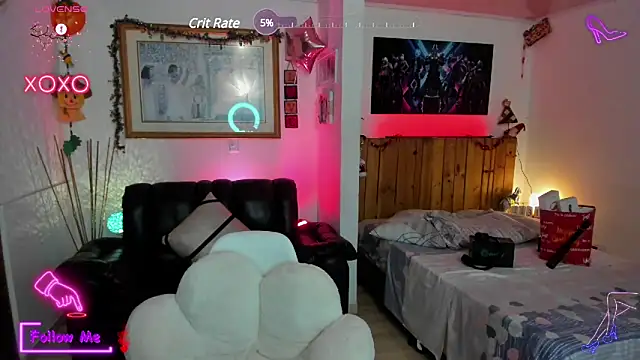 Snapshot of LauGrayJ chatting on February 1, 5:28 am LauGrayJ online show from February 1, 5:28 am