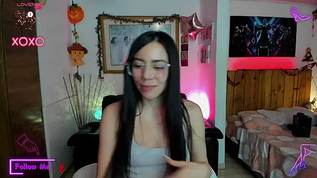 Snapshot of LauGrayJ chatting on March 13, 3:44 am LauGrayJ online show from March 13, 3:44 am