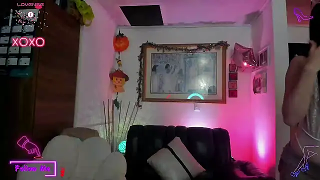 Snapshot of LauGrayJ chatting on March 18, 3:20 am LauGrayJ online show from March 18, 3:20 am