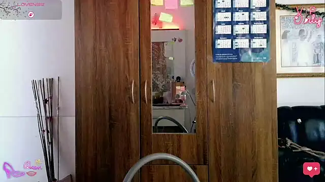 LauGrayJ online show from February 2, 5:33 pm