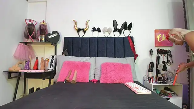 emmily giraldo online show from May 14, 12:34 pm