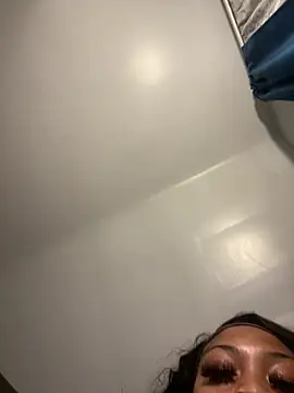 AUNYXXX online show from January 18, 4:04 am