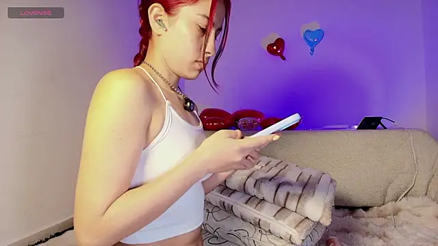 Snapshot of Madeline_Dreams chatting on March 12, 3:18 pm Madeline Dreams online show from March 12, 3:18 pm