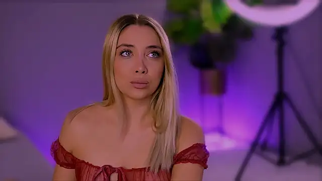 Jessielle online show from October 18, 7:25 pm