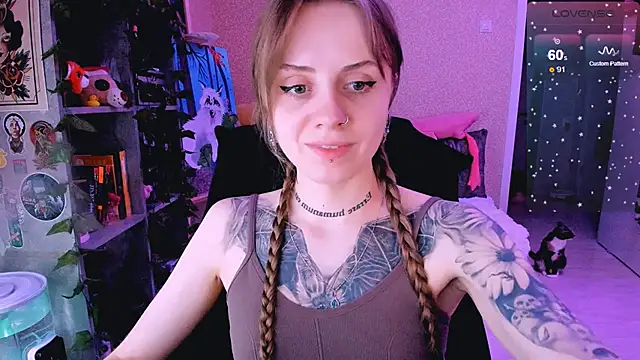 Snapshot of NaniMoore chatting on February 3, 11:05 pm NaniMoore online show from February 3, 11:05 pm