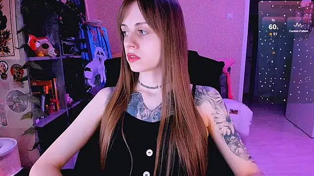 Snapshot of NaniMoore chatting on February 25, 8:19 pm NaniMoore online show from February 25, 8:19 pm