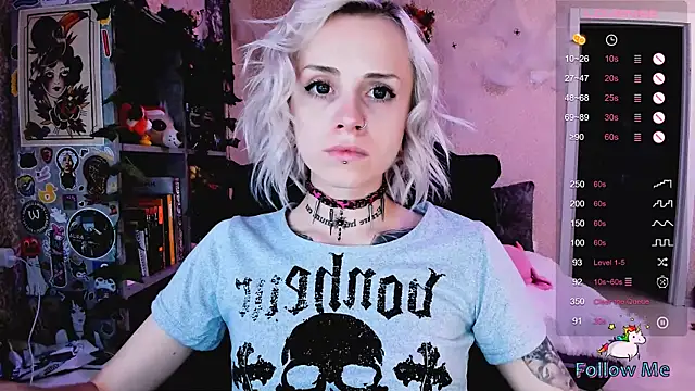 Snapshot of NaniMoore chatting on October 10, 8:41 pm NaniMoore online show from October 10, 8:41 pm