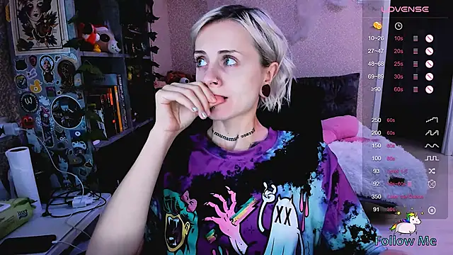 Snapshot of NaniMoore chatting on October 16, 8:43 pm NaniMoore online show from October 16, 8:43 pm