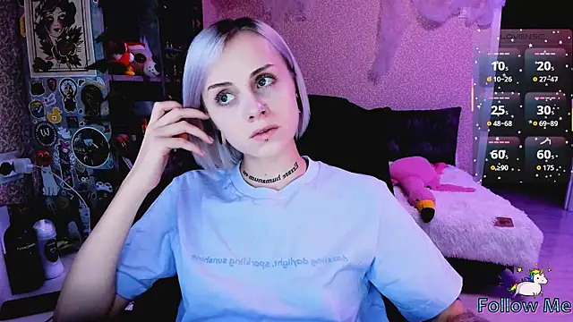 Snapshot of NaniMoore chatting on November 1, 8:11 pm NaniMoore online show from November 1, 8:11 pm