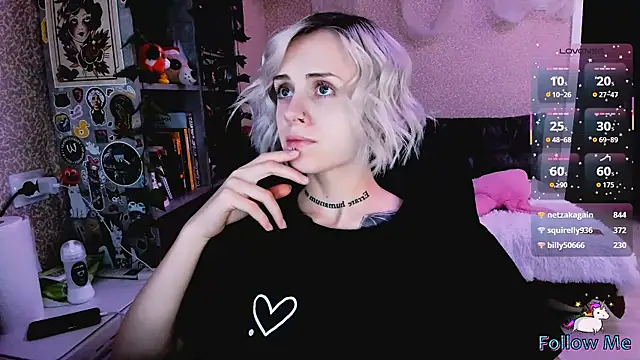 Snapshot of NaniMoore chatting on November 7, 9:04 pm NaniMoore online show from November 7, 9:04 pm