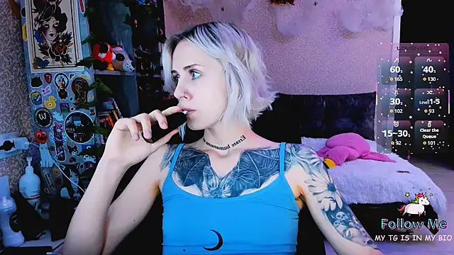 Snapshot of NaniMoore chatting on November 28, 8:22 pm NaniMoore online show from November 28, 8:22 pm