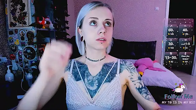 Snapshot of NaniMoore chatting on December 14, 9:08 pm NaniMoore online show from December 14, 9:08 pm