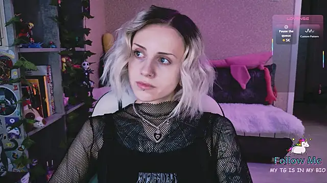 Snapshot of NaniMoore chatting on February 6, 8:12 pm NaniMoore online show from February 6, 8:12 pm