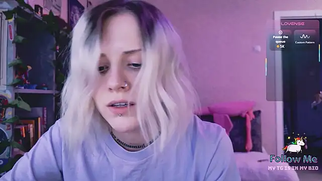 NaniMoore online show from March 28, 8:08 pm