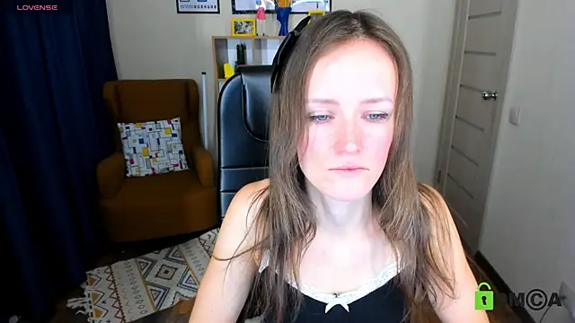 Snapshot of FrancescaCollins chatting on February 16, 11:16 am FrancescaCollins online show from February 16, 11:16 am