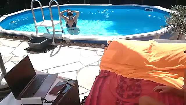 Snapshot of HotElena chatting on June 26, 2:10 pm HotElena online show from June 26, 2:10 pm