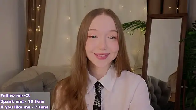 Snapshot of VioletMills chatting on March 5, 12:49 am VioletMills online show from March 5, 12:49 am