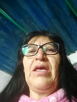 clarita 01 online show from May 3, 3:40 pm