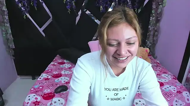 Snapshot of Emmily_Walker chatting on January 6, 2:10 pm Emmily Walker online show from January 6, 2:10 pm