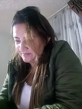 Snapshot of kitty_84 chatting on December 15, 3:45 am kitty 84 online show from December 15, 3:45 am