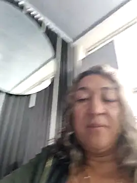 Snapshot of kitty_84 chatting on February 13, 6:48 pm kitty 84 online show from February 13, 6:48 pm