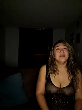 Snapshot of kitty_84 chatting on February 25, 9:53 am kitty 84 online show from February 25, 9:53 am