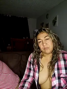 Snapshot of kitty_84 chatting on March 6, 11:31 pm kitty 84 online show from March 6, 11:31 pm