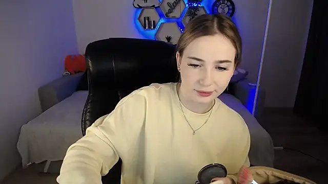 SabrinViolet online show from December 15, 9:03 am