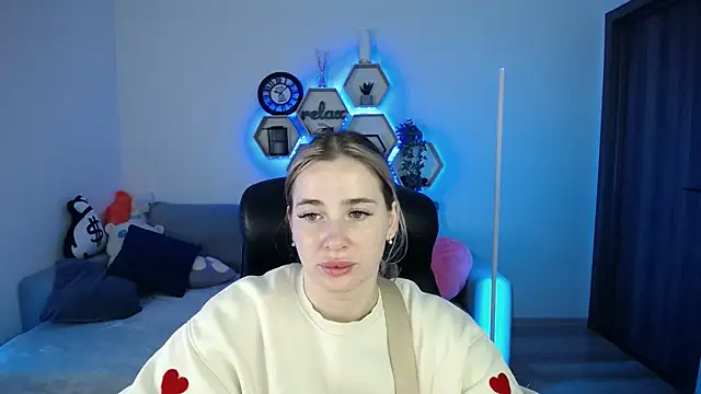 Snapshot of SabrinViolet chatting on November 8, 9:09 am SabrinViolet online show from November 8, 9:09 am