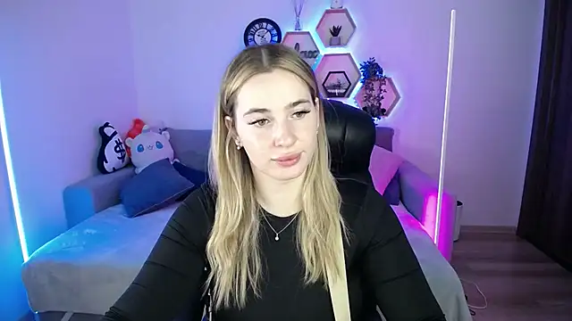 Snapshot of SabrinViolet chatting on November 22, 9:08 am SabrinViolet online show from November 22, 9:08 am