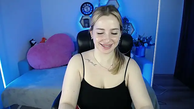 Snapshot of SabrinViolet chatting on November 28, 9:12 am SabrinViolet online show from November 28, 9:12 am