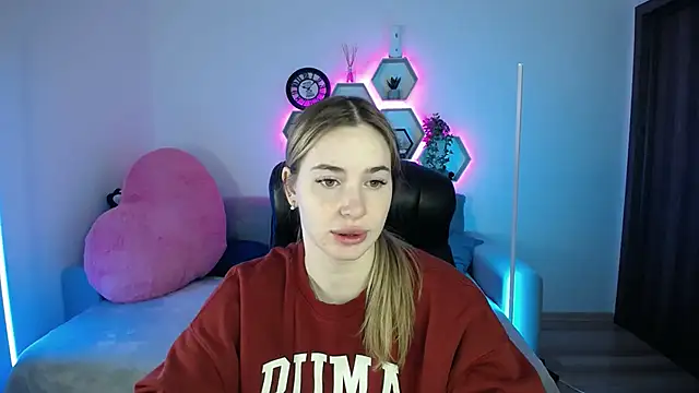 Snapshot of SabrinViolet chatting on January 11, 9:03 am SabrinViolet online show from January 11, 9:03 am