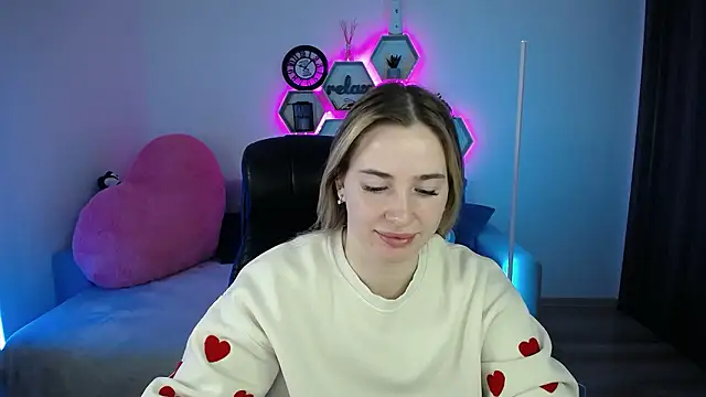 Snapshot of SabrinViolet chatting on January 12, 9:14 am SabrinViolet online show from January 12, 9:14 am