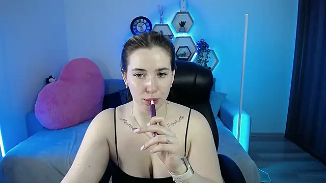 Snapshot of SabrinViolet chatting on January 13, 9:14 am SabrinViolet online show from January 13, 9:14 am