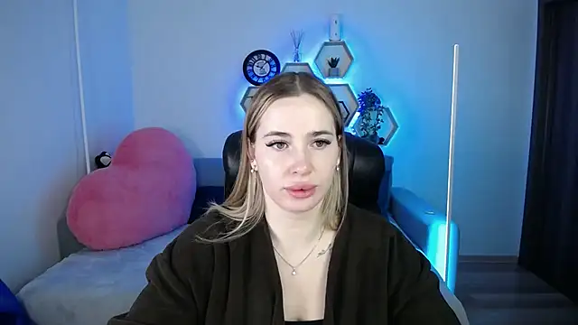 Snapshot of SabrinViolet chatting on January 16, 9:13 am SabrinViolet online show from January 16, 9:13 am