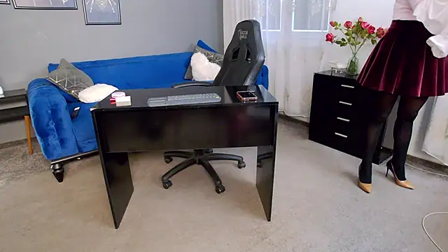 AnneHove online show from November 17, 6:08 am