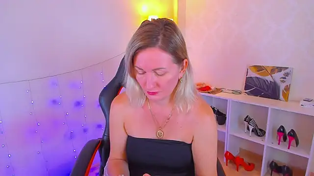 AriFleow online show from September 23, 11:46 am