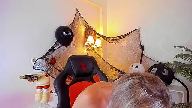 AriFleow online show from October 28, 11:47 am