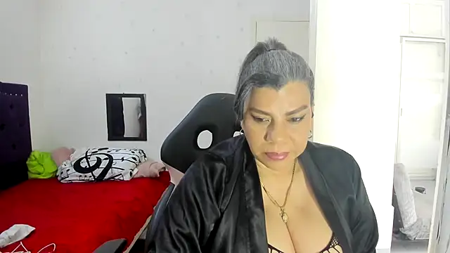 vikyadams online show from September 22, 2:30 pm