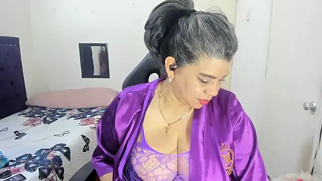 Snapshot of vikyadams chatting on February 13, 7:48 am vikyadams online show from February 13, 7:48 am