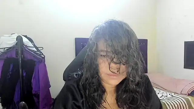Snapshot of vikyadams chatting on March 10, 9:47 am vikyadams online show from March 10, 9:47 am