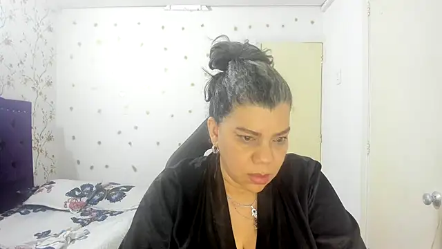 Snapshot of vikyadams chatting on May 12, 9:39 am vikyadams online show from May 12, 9:39 am