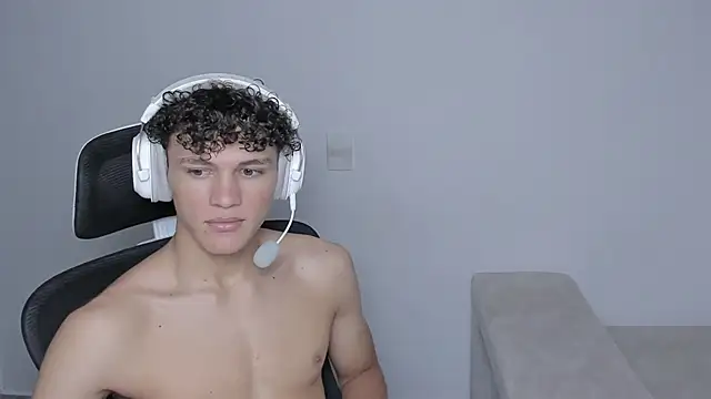 laurent nova online show from September 14, 8:30 pm