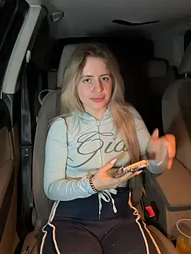 Holly-Glamour online show from May 24, 1:21 am